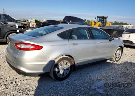 2013 Ford Fusion S z USA, uszkodzony, nr VIN 3FA6P0G76DR152109